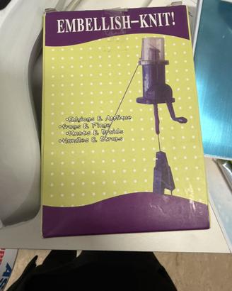 Macchina per maglieria automatica a rocchetto