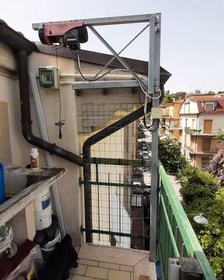 Sistema verricello monta carichi