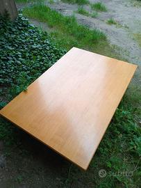 Tavolo basso da salotto in legno