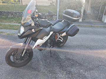 ktm 990 equipaggiata motore LC8 