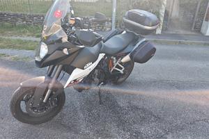 ktm 990 equipaggiata motore LC8 