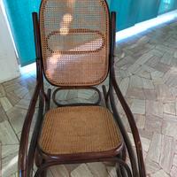 Sedia a dondolo in legno perfetta