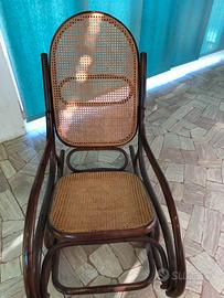 Sedia a dondolo in legno perfetta