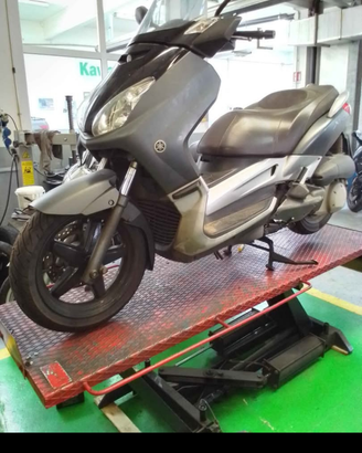 Yamaha XMax 250
