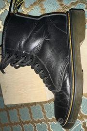 Dr. Martens taglia 33
