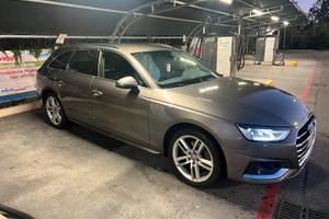Audi A4 Avant 2.0 Ibrido S line interno