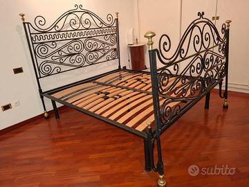 Letto matrimoniale antico ferro battuto  e ottone
