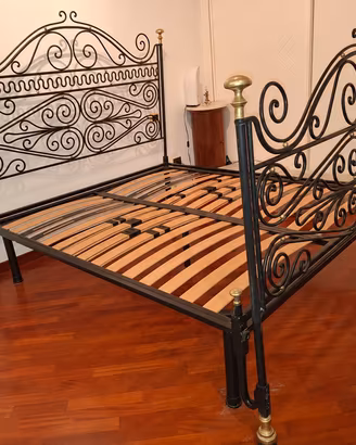 Letto matrimoniale antico ferro battuto  e ottone