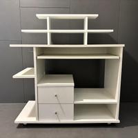 Scrivania porta computer compatta e capiente