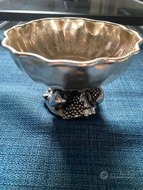 Coppetta rivestita in argento con base a frutti