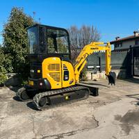 E221 - Escavatore 30 q Komatsu PC30