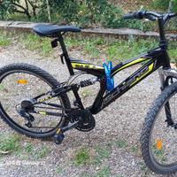 Bicicletta mountain bike