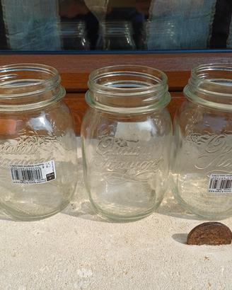 Vasi per conserva.