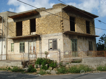 VIA NAVE Palazzina indipendente su tre livelli