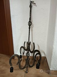 lampadario con ferri di cavallo