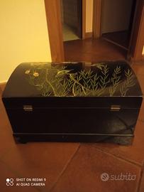 baule  in legno laccato