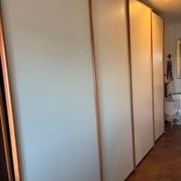 Armadio con porte scorrevoli, ubicato piano terra