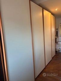 Armadio con porte scorrevoli, ubicato piano terra