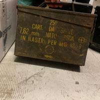 Cassetta porta munizioni in metallo vintage