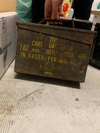 Cassetta porta munizioni in metallo vintage