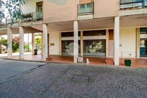 NEGOZIO A CREMA