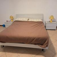 Letto con comodini
