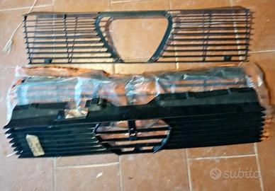 Blocco ricambi auto d'epoca