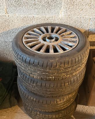 Cerchi in lega gommati Fiat 500