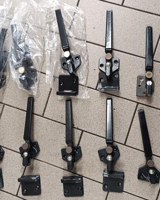 Maniglia per serratura bloccaggio finestra portafi