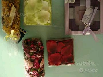 Set 2 pot pourri, 2 petali decorativi e 1 incenso