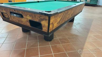Biliardo professionale con piano verde
