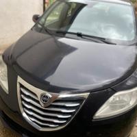 Lancia ypsilon 5 porte