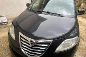 Lancia ypsilon 5 porte