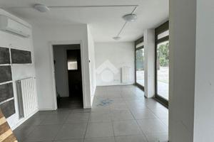 NEGOZIO A TRESCORE BALNEARIO