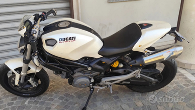 DUCATI MONSTER 696 + plus