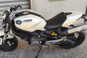 DUCATI MONSTER 696 + plus