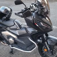 x adv 750