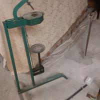 Tappatrice a leva per imbottigliare vino