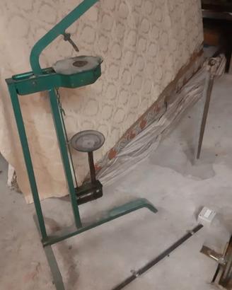 Tappatrice a leva per imbottigliare vino