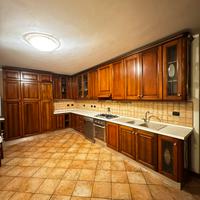 Cucina ad angolo in legno vero