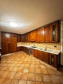 Cucina ad angolo in legno vero