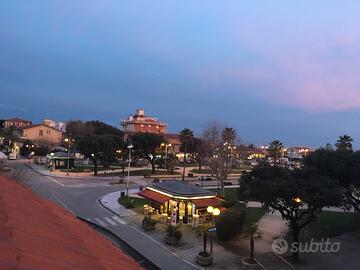 Tonfano mare dietro l' angolo