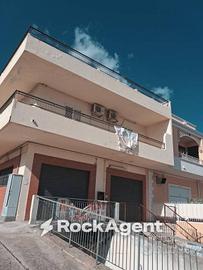 Appartamento di 145 m² con 4 locali a Roccella Ion