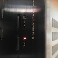 Amplificatore integrato Marantz. 