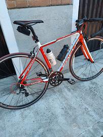 bici da corsa Focus Cayo Evo