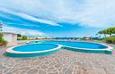 due-camere-frontemare-con-piscina