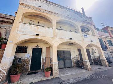 VILLA A SCHIERA A TORRE DEL GRECO