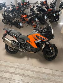 KTM 1290 Super Adventure S - 2021 con Scarico AKRA