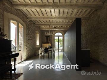 Villa di 250 m² con più di 5 locali a Calci