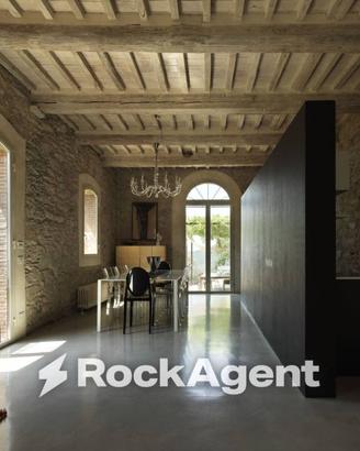 Villa di 250 m² con più di 5 locali a Calci
